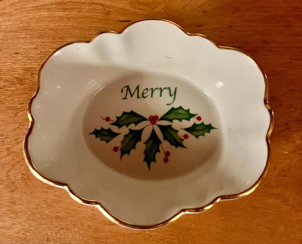 Vintage Lenox Holiday Holly Candy/Nut Dish | 1980s Christmas Porcelain Bowl | Re